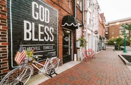 Clarksville Condo | The Lofts of Downtown (540 N 2nd St, #210)