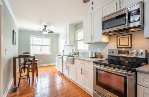 Woodbine House | The Logan Lodge - Sunny Cottage in Great Location