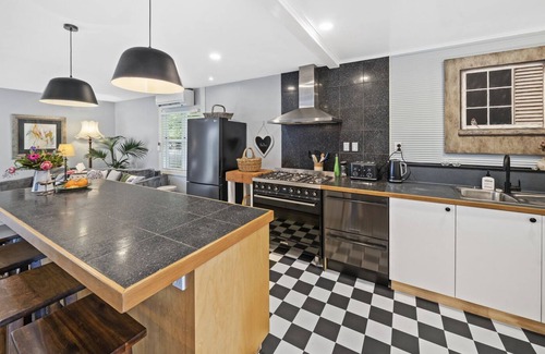 Waikanae House | The Long House - Waikanae Holiday Home
