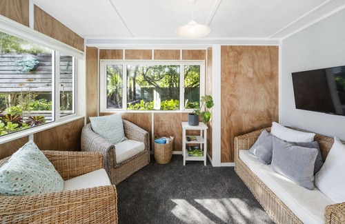 Waikanae House | The Long House - Waikanae Holiday Home