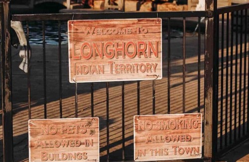 Hoyt House | The Longhorn Ranch