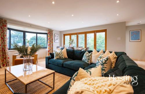 Knowl Hill House | The Lookout - 2 Bedroom Annex With Parking
