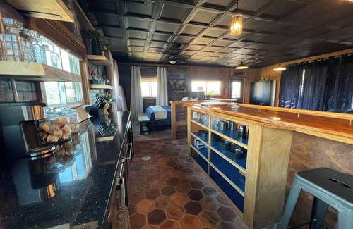 Oakhurst Apartment | The LookOut! A Romantic Getaway with Spa & Views!