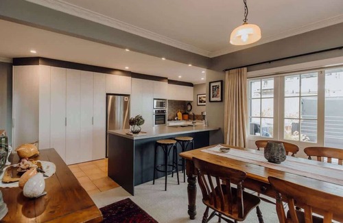 New Plymouth Apartment | The Lookout Central - artist's retreat with views