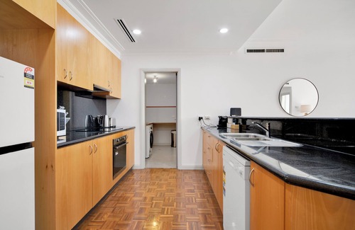 Cremorne Apartment | The Lookout - City and Rivers Views - by Ready Set Stay