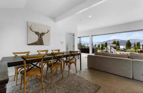 Wanaka House | The Lookout - Lake Views