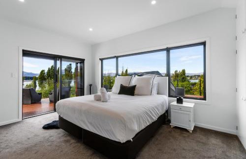 Wanaka House | The Lookout - Lake Views