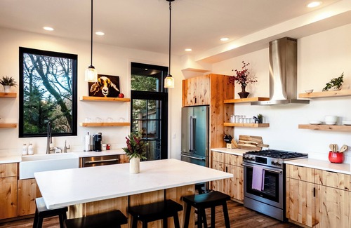 Hood River Condo | The Lookout - Luxury two bedroom condo in the iconic Horsefeathers building!