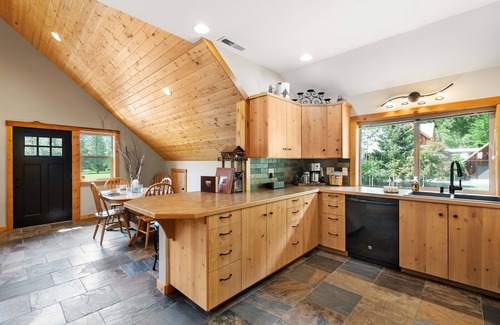 Leavenworth House | The Lookout - Peaceful and Beautiful Belvedere