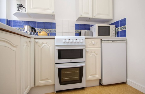 Penzance Apartment | THE LOOKOUT, pet friendly, character holiday cottage in Sennen