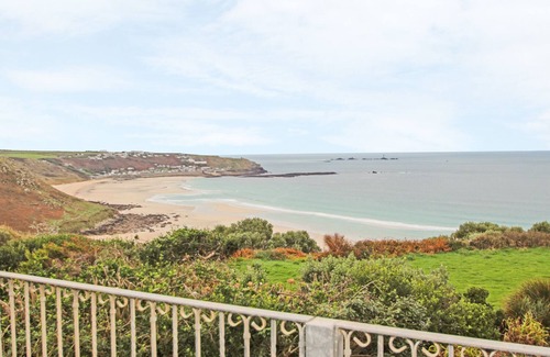 Penzance Apartment | THE LOOKOUT, pet friendly, character holiday cottage in Sennen