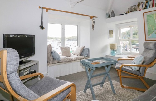 Polruan Cottage | THE LOOKOUT, pet friendly, country holiday cottage in Polruan
