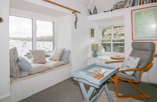 Polruan Cottage | THE LOOKOUT, pet friendly, country holiday cottage in Polruan
