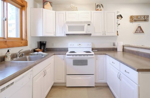Grand Lake Apartment | The Loose Moose Lodge #4 at Downtown Grand Lake near RMNP Entrance