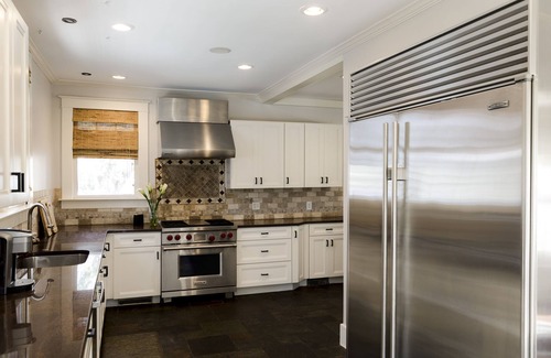 Downtown Charleston House | The Lord Ashley - Sleeps 8!