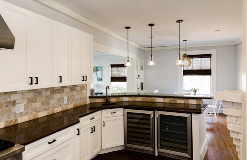 Downtown Charleston House | The Lord Ashley - Sleeps 8!