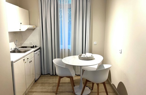 Varia Apartment | The Loriet