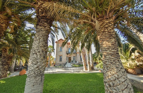 Varia Apartment | The Loriet