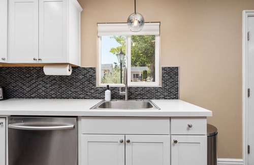 Paso Robles House | The Lounge (1/7 Hideaway Units)