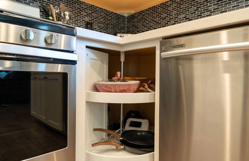 Paso Robles House | The Lounge (1/7 Hideaway Units)