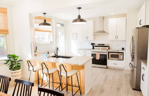 Walnut Hills House | The Lounge- Heated Private Bar, Hot Tub, Fire Pit, Sleeps 14