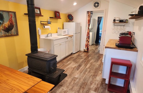 South Haven House | "The Love Shack" For Couples - Private Hot Tub, Meals, Pampering, Pet Sitting!