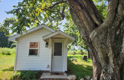 South Haven House | "The Love Shack" For Couples - Private Hot Tub, Meals, Pampering, Pet Sitting!