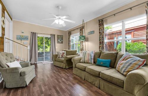 Upper Grand Lagoon House | The Love Shack (2/2)