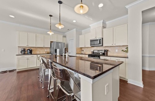 Southwest Raleigh House | The Lovely Golden Getaway, Come Stay at the Golden Getaway