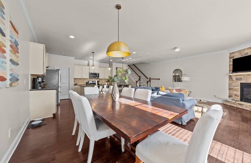 Southwest Raleigh House | The Lovely Golden Getaway, Come Stay at the Golden Getaway