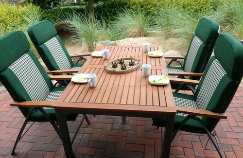 Busumer Deichhausen House | The lovingly furnished "Dünenhus", close to the beach. Vacation like at home.