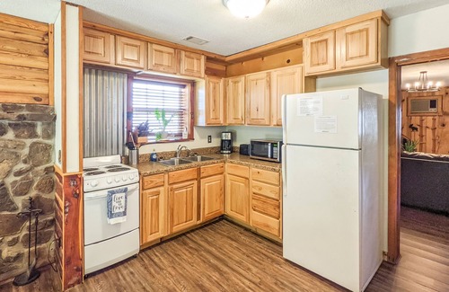 Mountain View House | The Lower Deck on Riverview