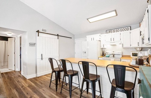 Lake Ozark Condo | The Lucky Minnow-Hot Tub, Pool, Pet Friendly