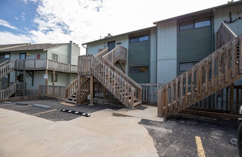Lake Ozark Condo | The Lucky Minnow-Hot Tub, Pool, Pet Friendly