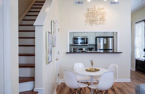 Oxford House | The Lummus, 2BR Cozy Triplex by Velvet Ditch Villas