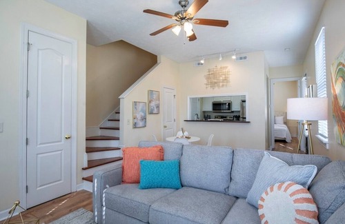 Oxford House | The Lummus, 2BR Cozy Triplex by Velvet Ditch Villas