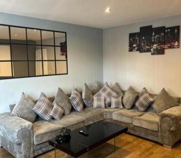 Bradford Apartment | The luxe by Viennese Aparts 2 Bedroom!