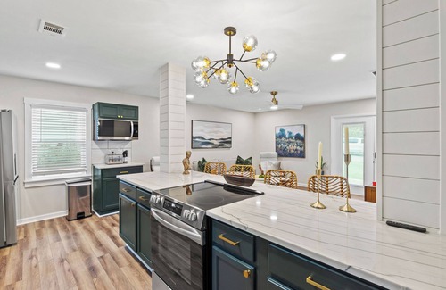 Open Gates House | The Luxe/Hot Tub/10 Min Keenland/12 Min Downtown/Fenced In Yard/Pet Friendly