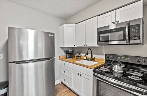 Harrodsburg Apartment | The Luxe/Hot Tub/On Bright Leaf Golf Course