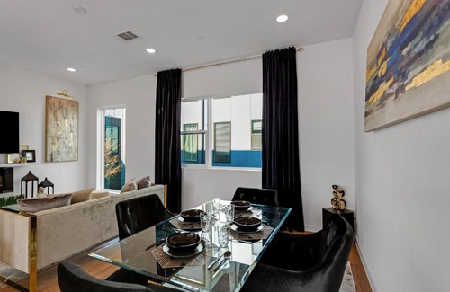 Oak Cliff House | The Luxe Lair - Convenience and Comfort meet Lavish Luxury townhouse