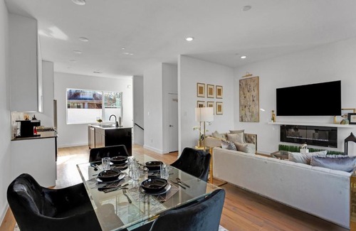 Oak Cliff House | The Luxe Lair - Convenience and Comfort meet Lavish Luxury townhouse
