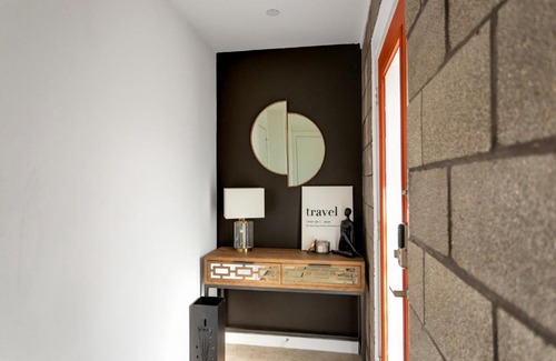 Oak Cliff House | The Luxe Lair - Convenience and Comfort meet Lavish Luxury townhouse