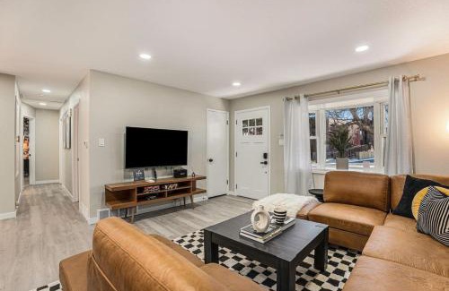 South Westminster House | The Lyric Hot Tub Firepit Pet-friendly