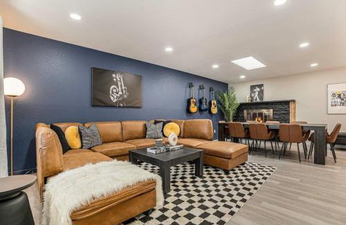 South Westminster House | The Lyric Hot Tub Firepit Pet-friendly