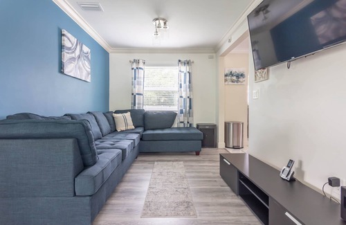 Driftwood House | "The MacAllan" The Cozy Ackee Fruit Tree, 4br