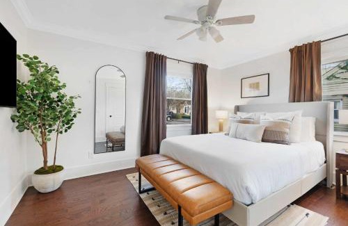 South Nashville House | The Magnolia House - 7 Beds & Full of Charm