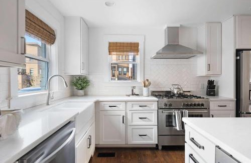 South Nashville House | The Magnolia House - 7 Beds & Full of Charm