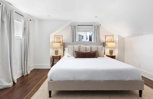 South Nashville House | The Magnolia House - 7 Beds & Full of Charm
