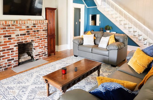 Erwin House | The Main w/ Mountain View