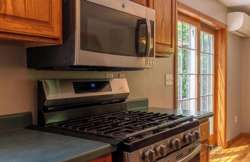 Sidney House | The Maine Experience: Where expansive nature meets modern comfort.